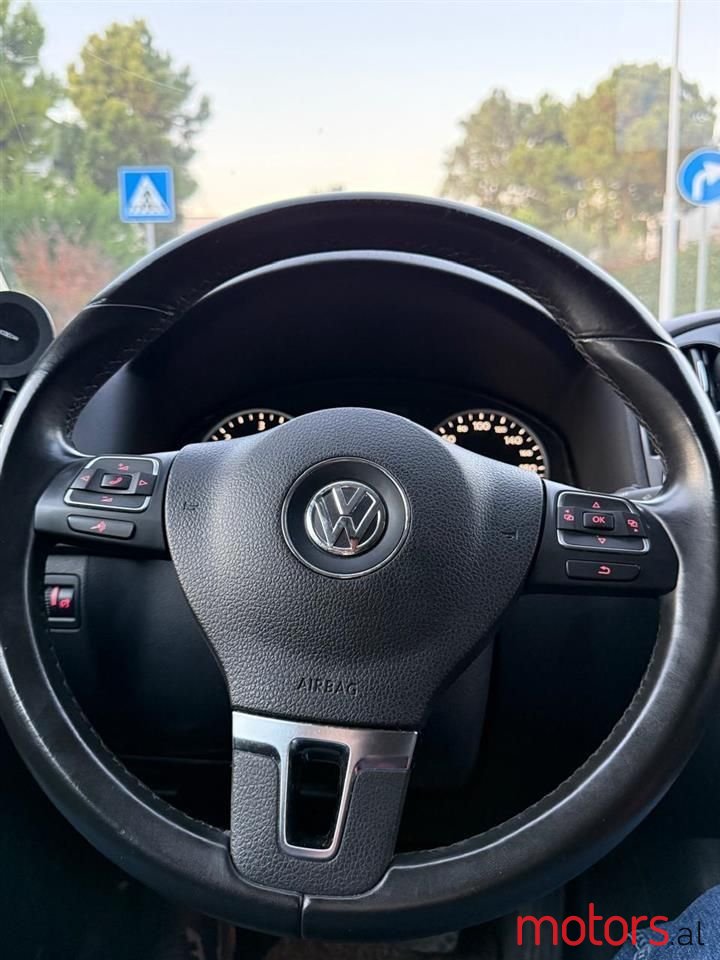 2013' Volkswagen Tiguan photo #2
