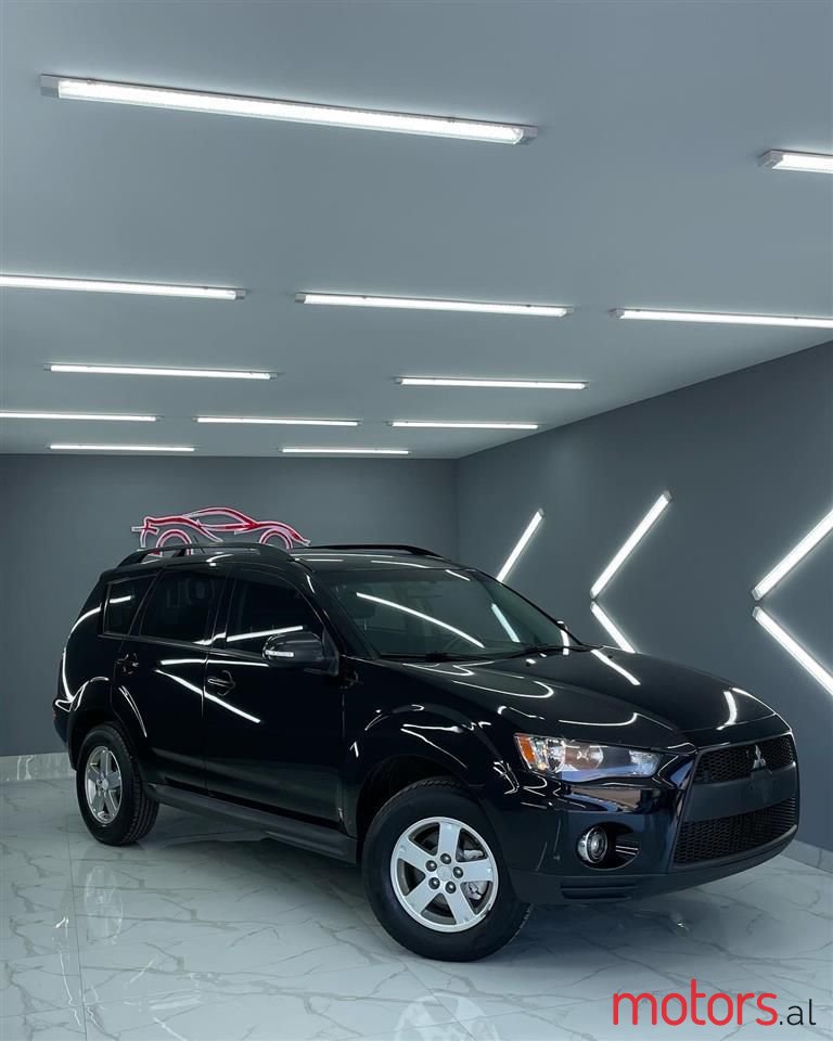 2011' Mitsubishi Outlander photo #1