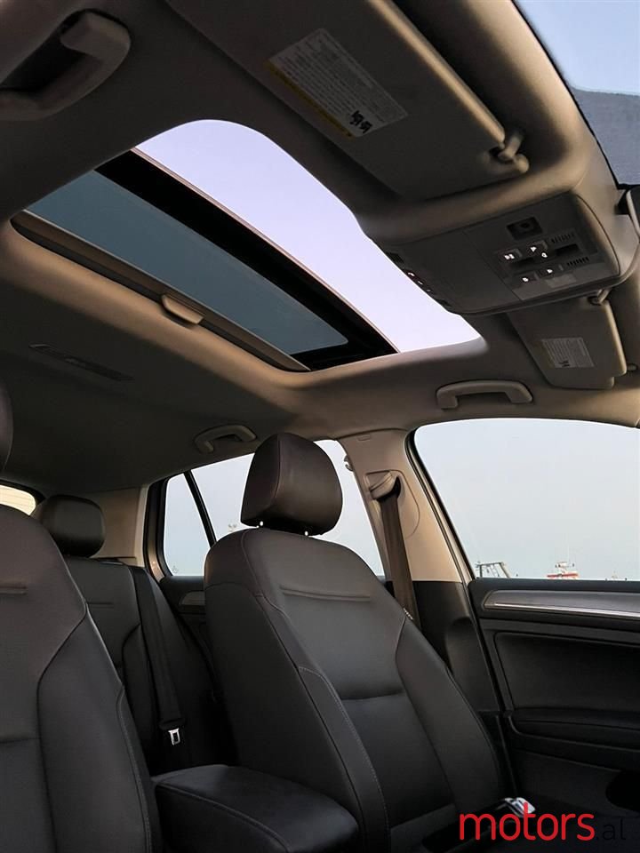 2015' Volkswagen Golf photo #5