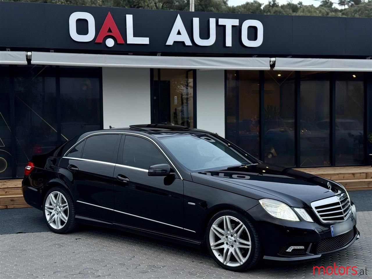 2011' Mercedes-Benz E 350 photo #1