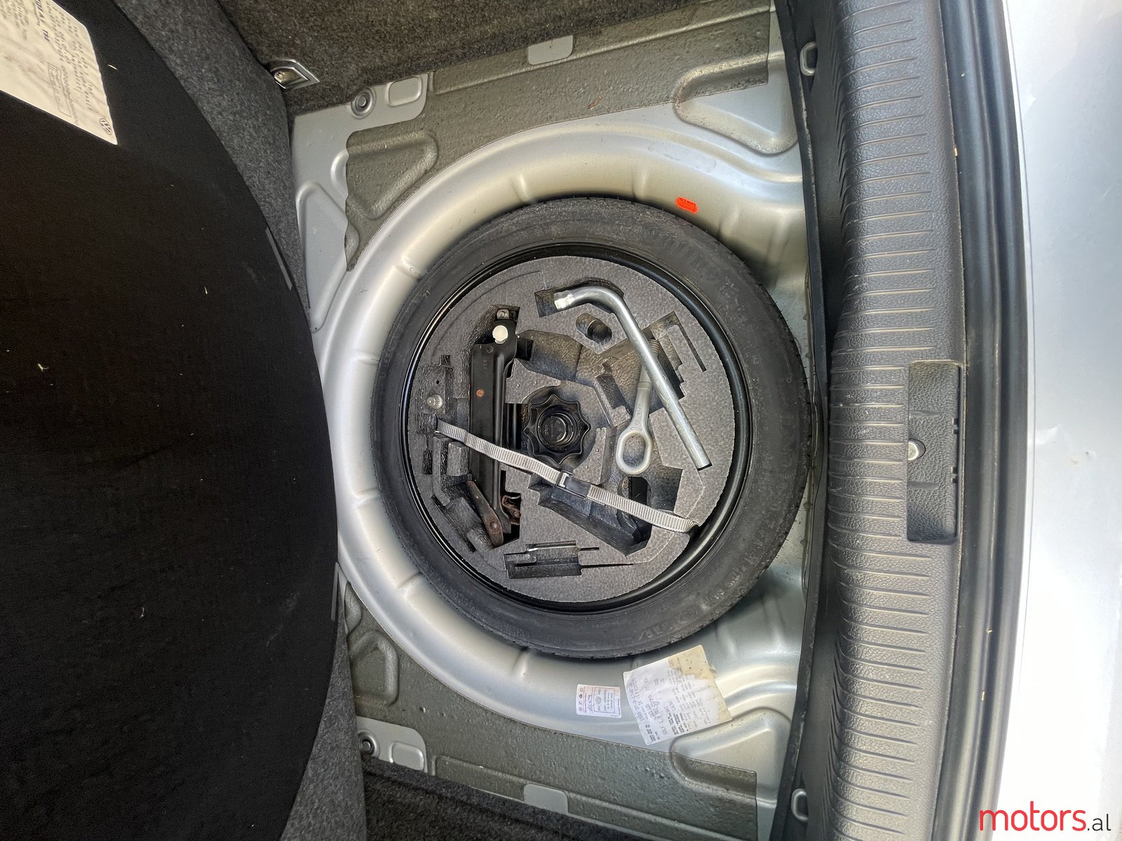 2004' Volkswagen Golf V photo #1