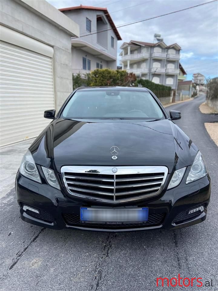 2010' Mercedes-Benz E 220 photo #2