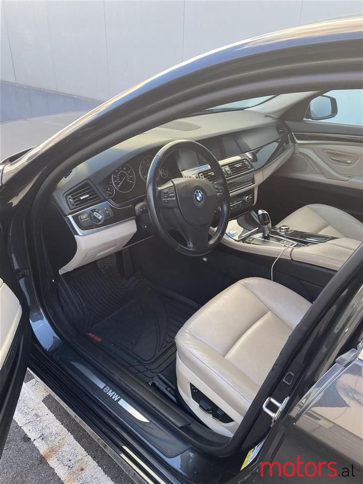 2011' BMW 528 photo #2