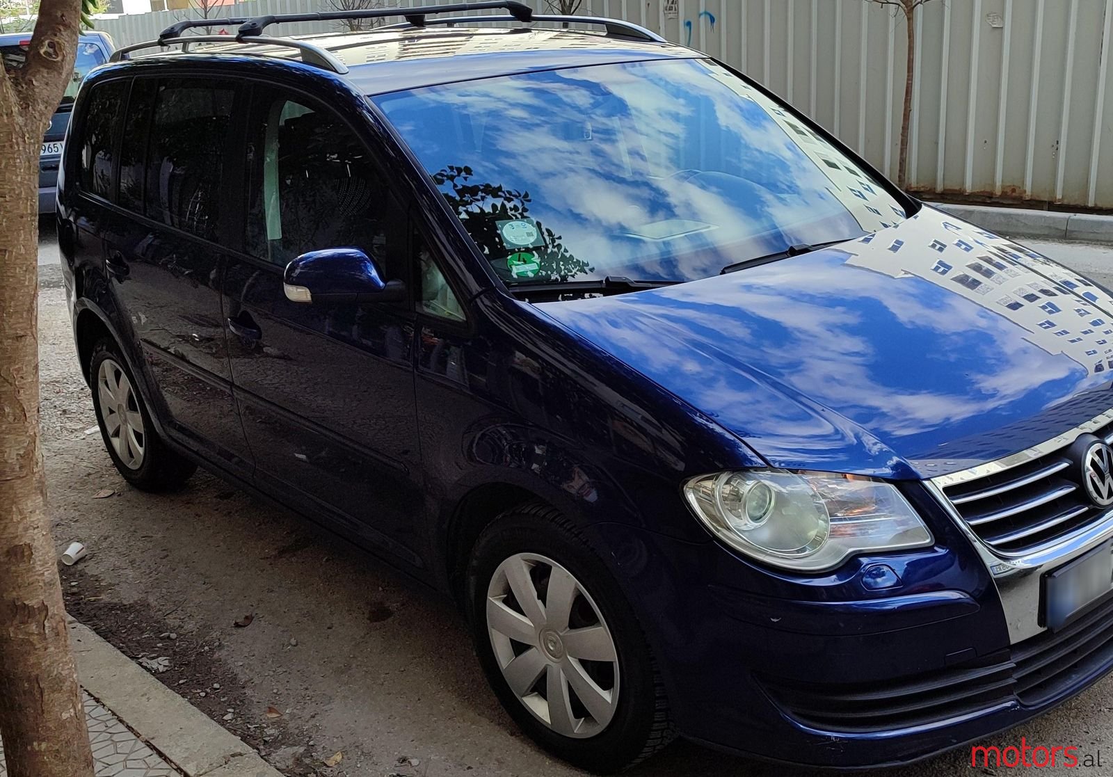 2007' Volkswagen Touran photo #2
