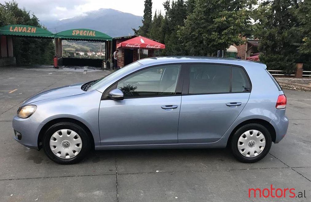 2009' Volkswagen Golf photo #1