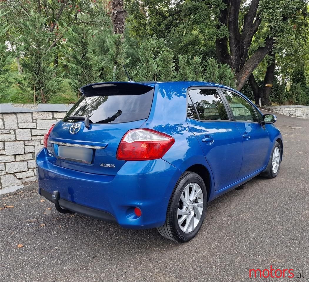 2010' Toyota Auris photo #4