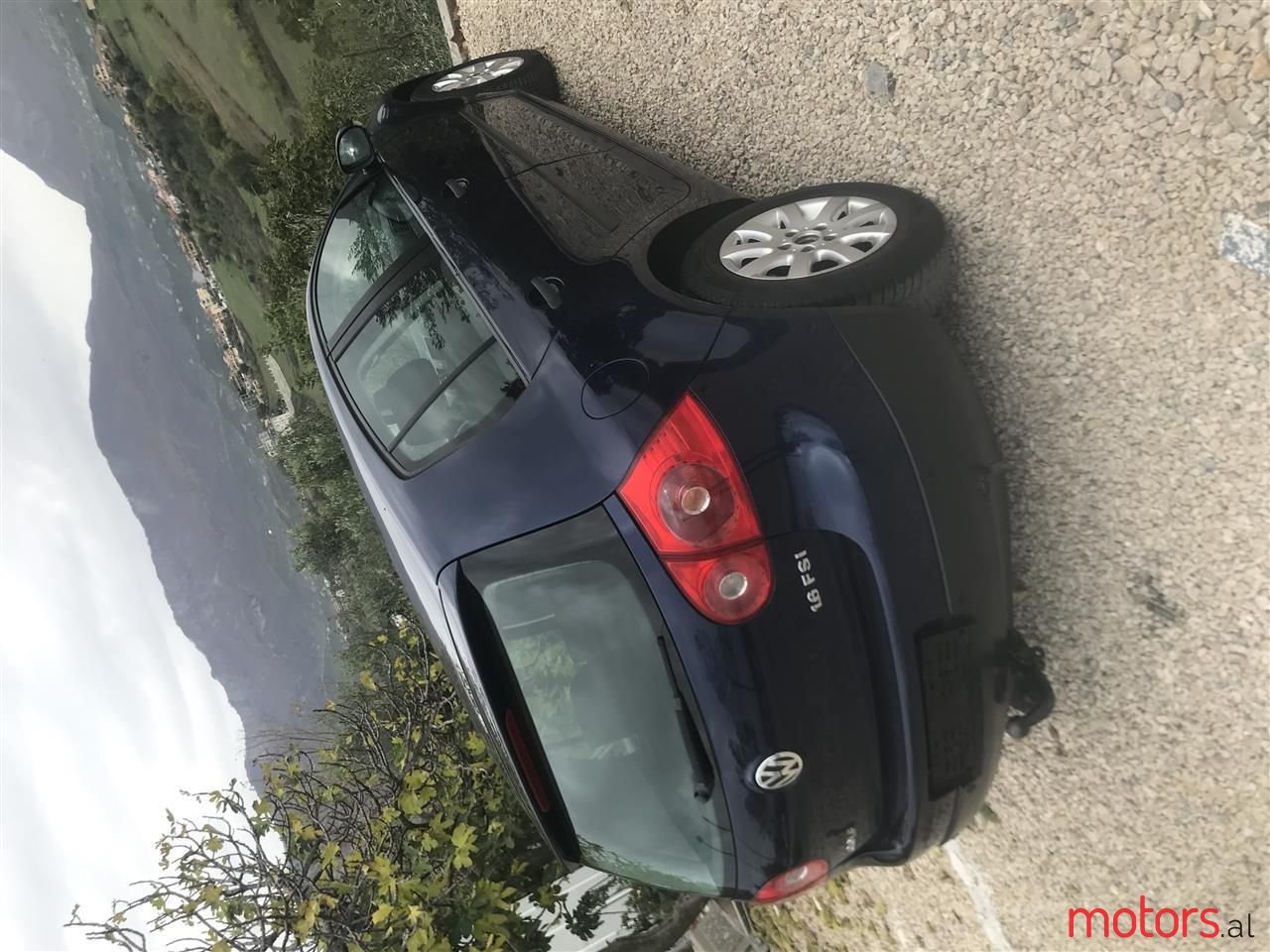 2004' Volkswagen Golf photo #1