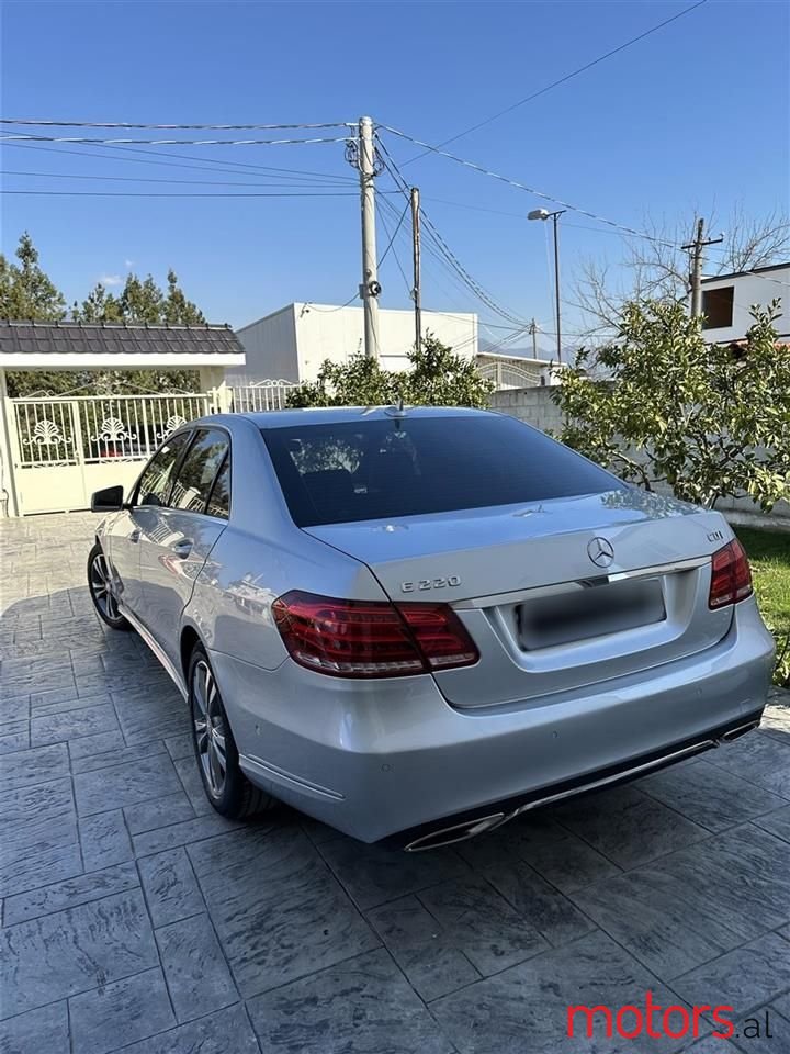 2013' Mercedes-Benz E 220 photo #2