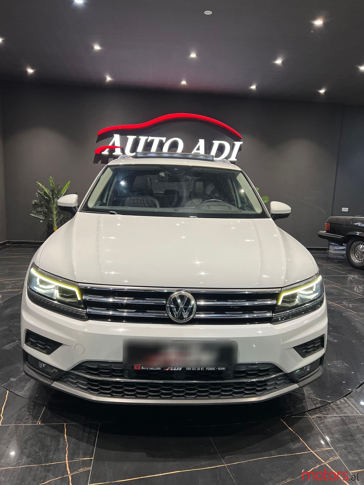 2018' Volkswagen Tiguan photo #6