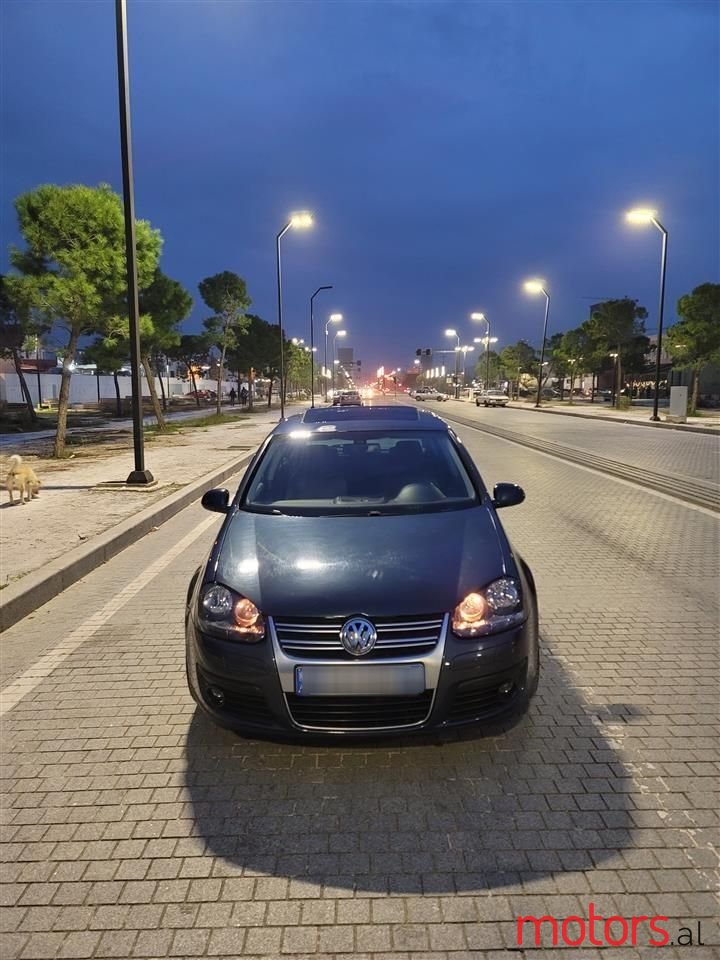 2008' Volkswagen Golf photo #2