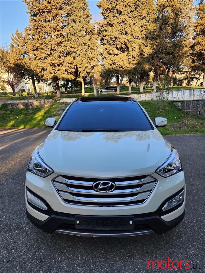 2013' Hyundai Santa Fe photo #3