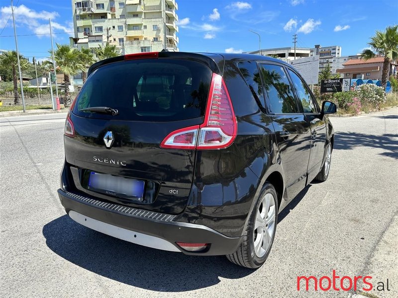 2011' Renault Scenic photo #2