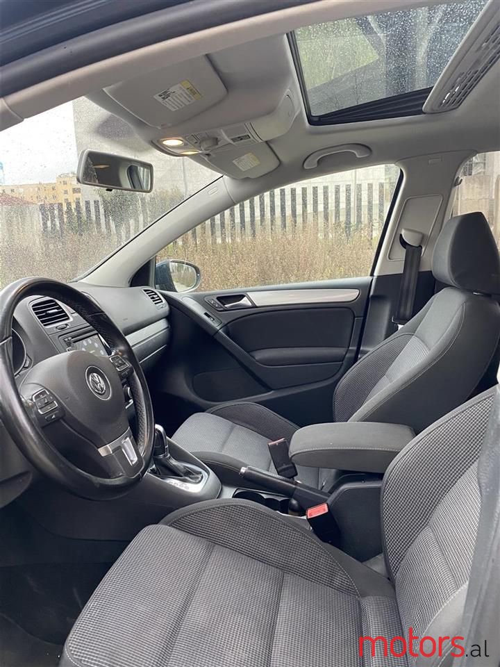 2011' Volkswagen Golf photo #3