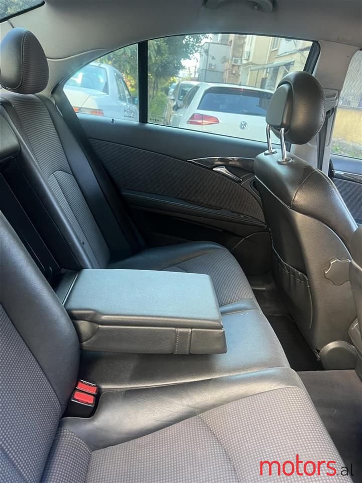 2004' Mercedes-Benz 220 photo #4