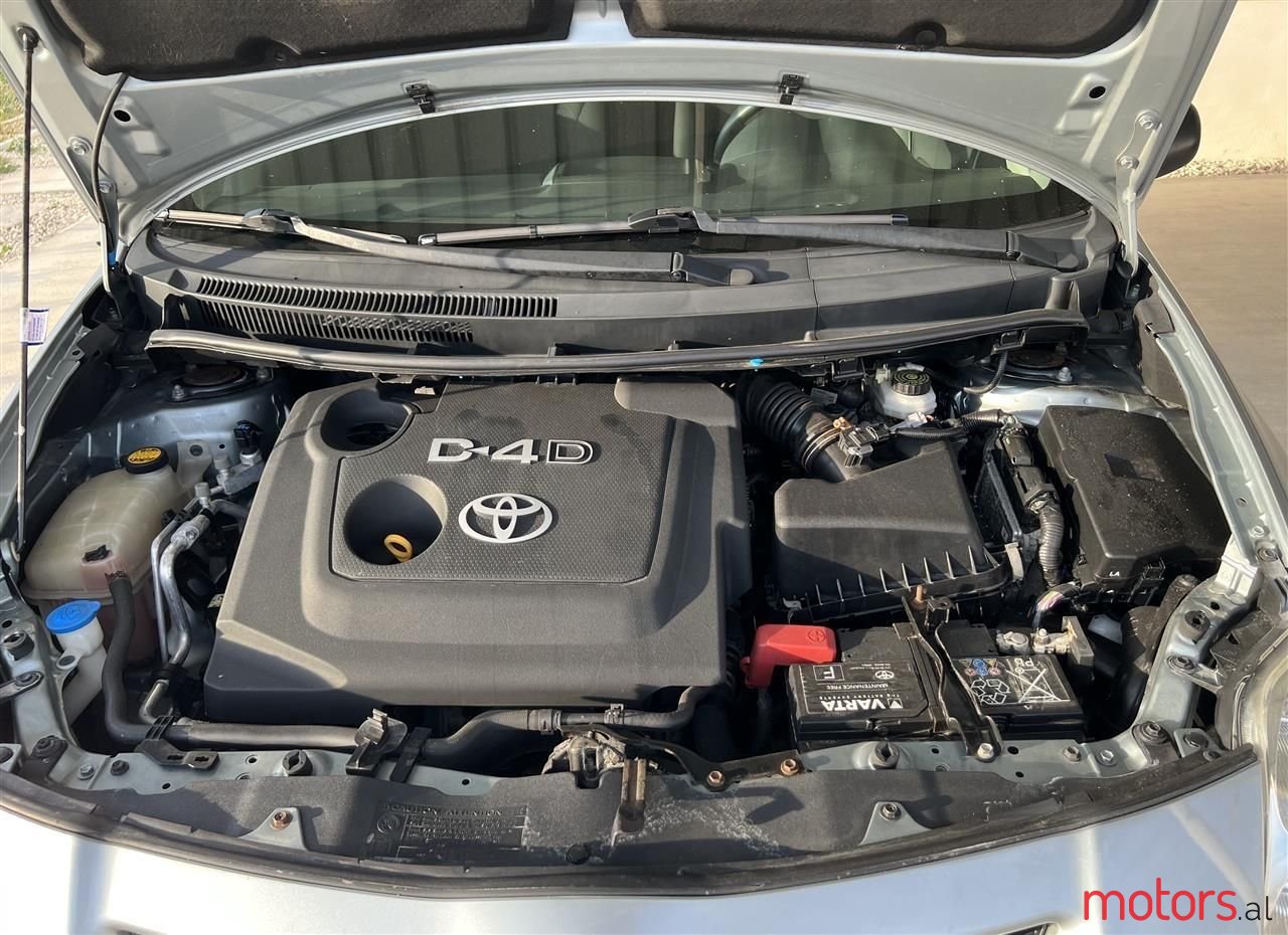 2009' Toyota Auris photo #2