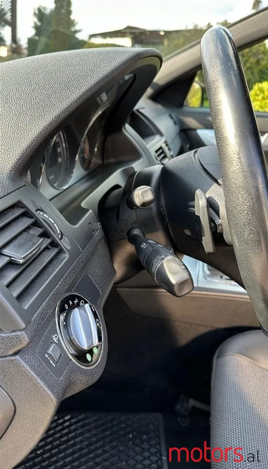 2008' Mercedes-Benz C 180 photo #2