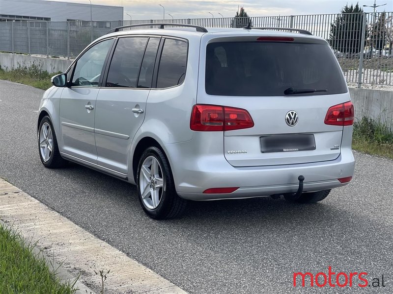 2011' Volkswagen Touran photo #6