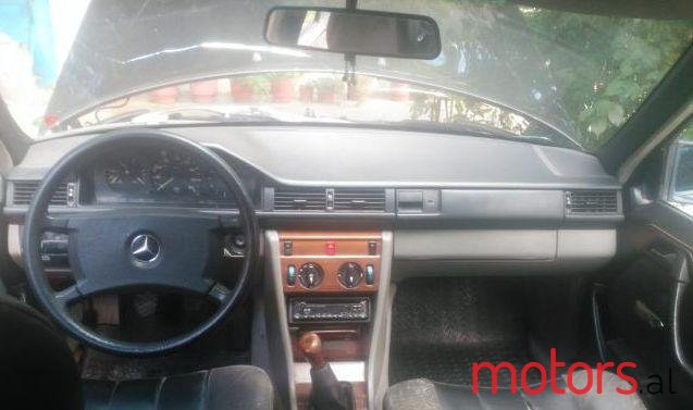 1986' Mercedes-Benz 200 photo #1