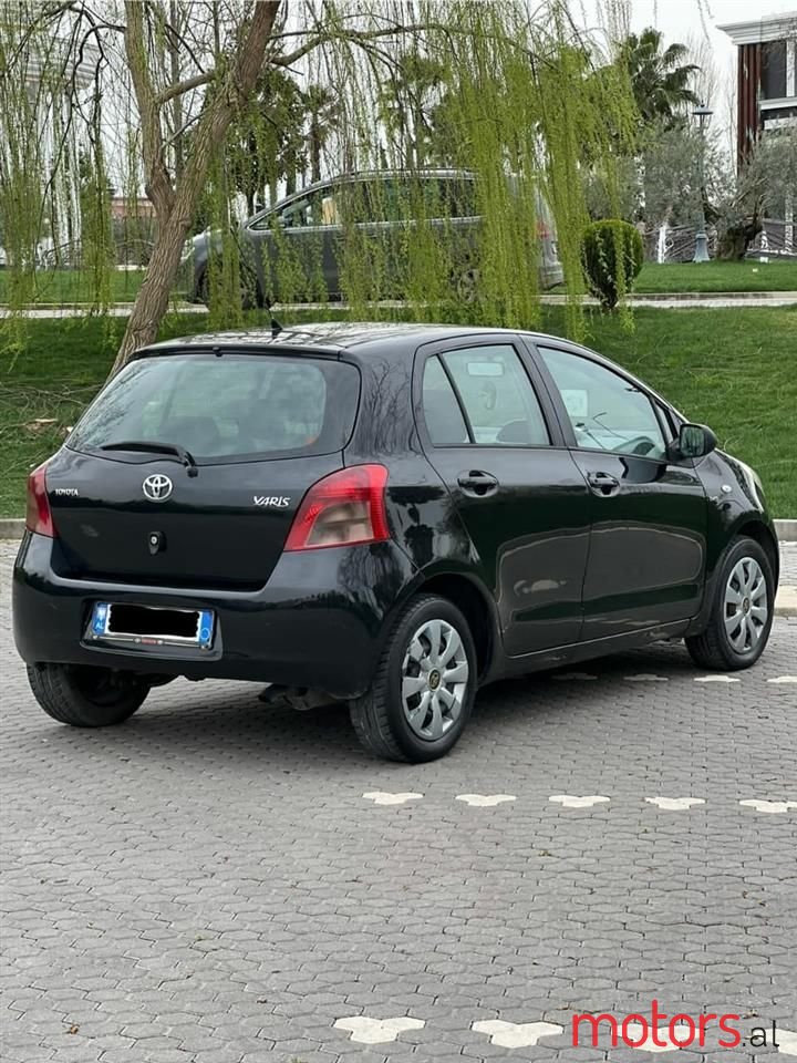 2007' Toyota Yaris photo #2