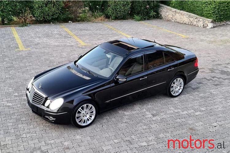 2008' Mercedes-Benz E 320 photo #3
