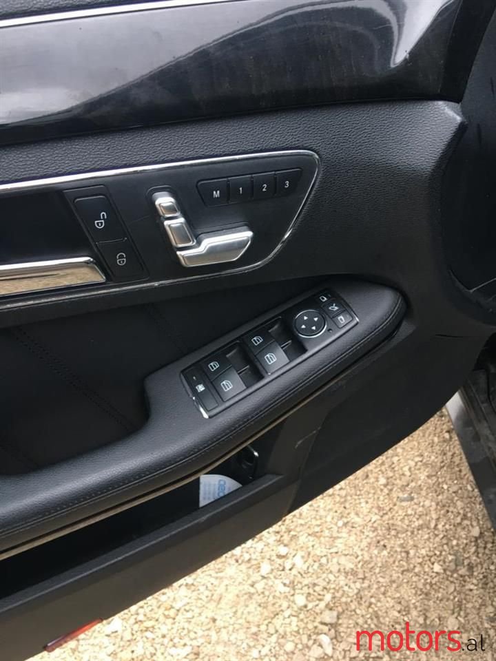 2011' Mercedes-Benz 350 photo #5