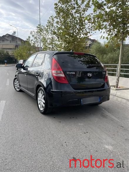 2011' Hyundai i30 photo #3