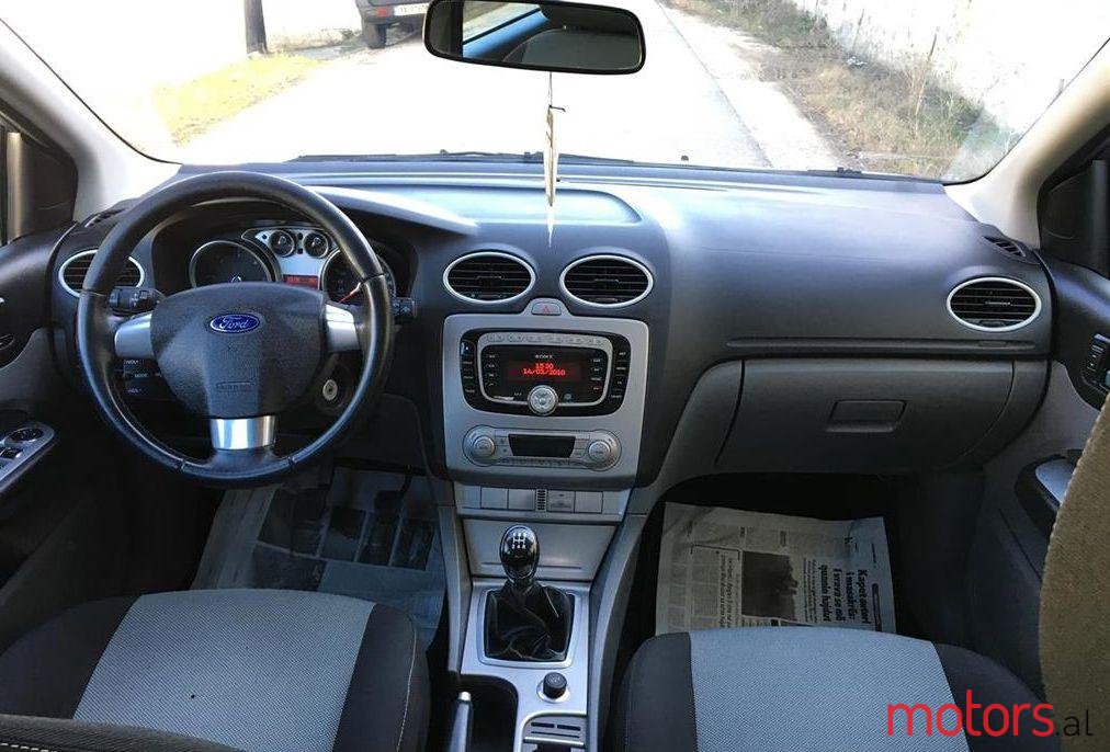 2010' Ford Focus photo #2