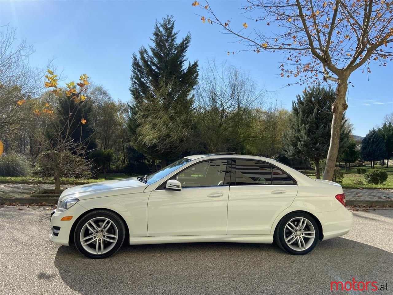 2012' Mercedes-Benz 300 photo #4