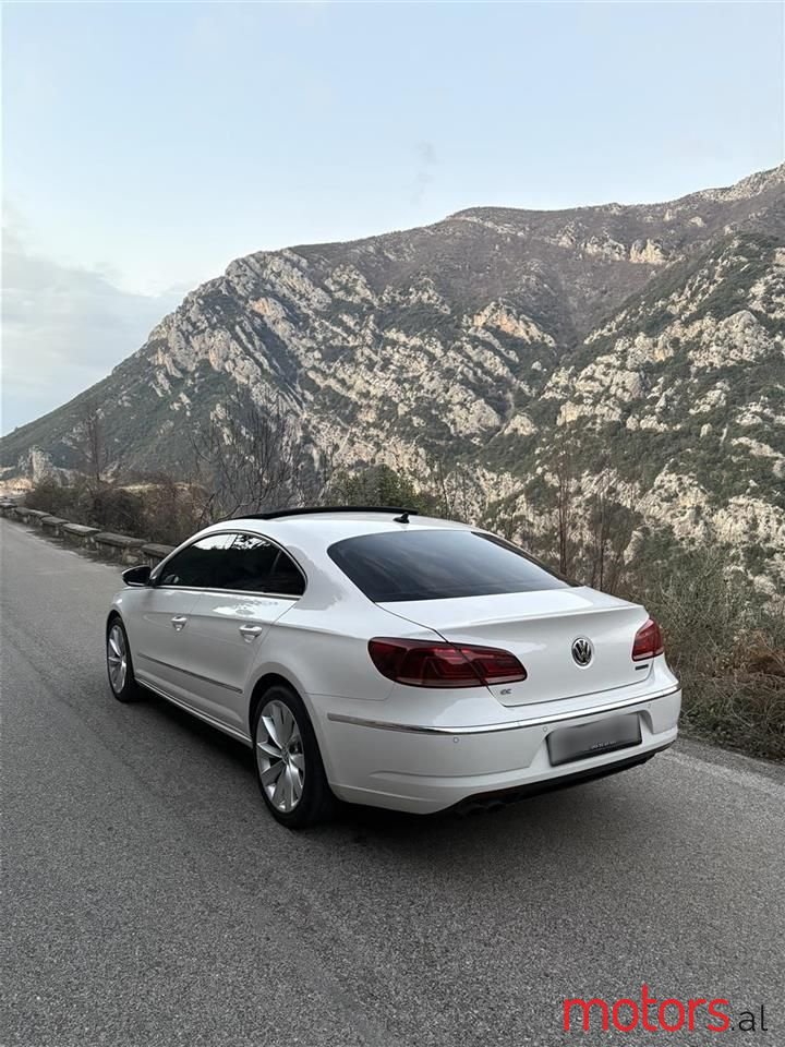 2013' Volkswagen Passat photo #4