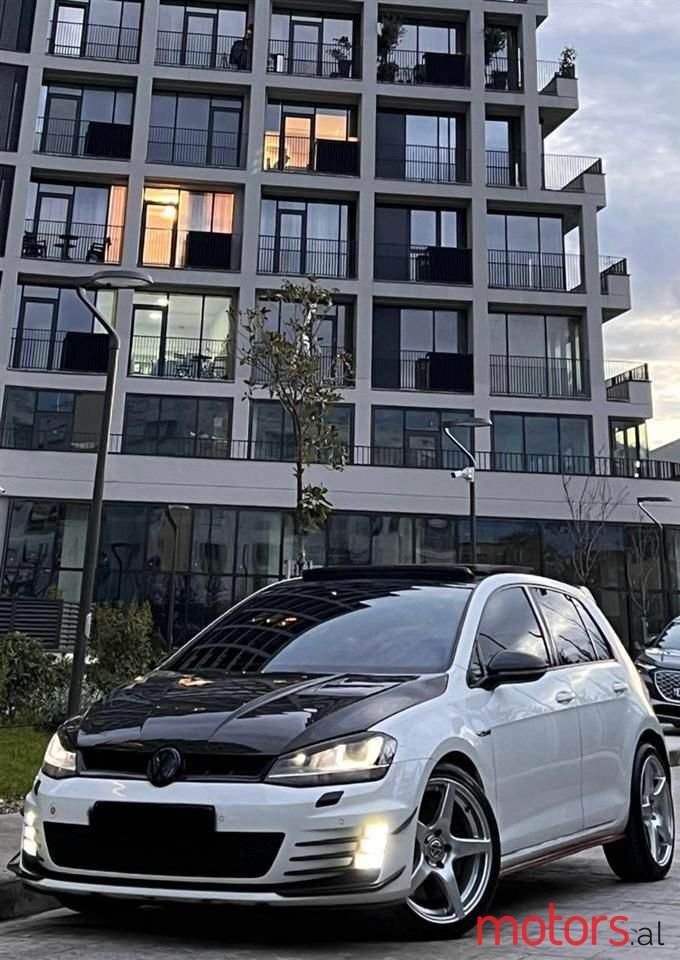 2014' Volkswagen Golf photo #1