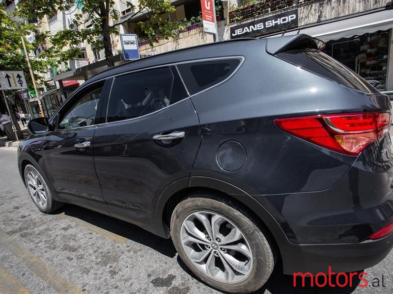 2012' Hyundai Santa Fe photo #5