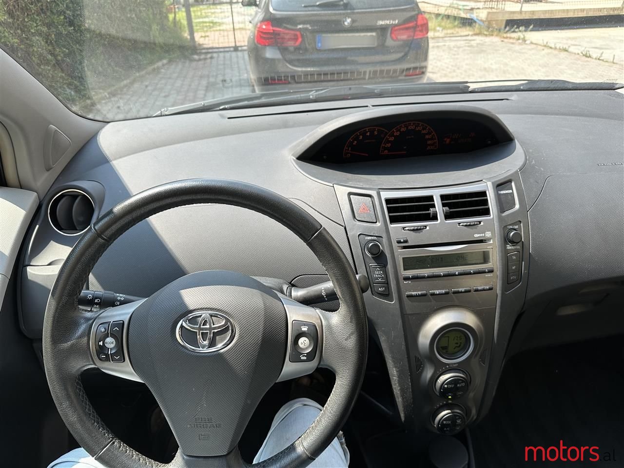 2009' Toyota Yaris photo #5