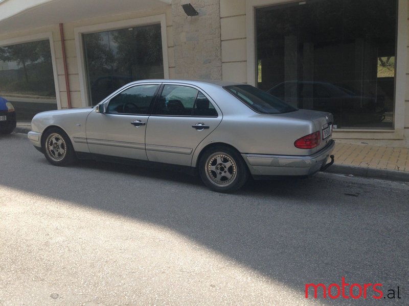 1999' Mercedes-Benz E-Class photo #2