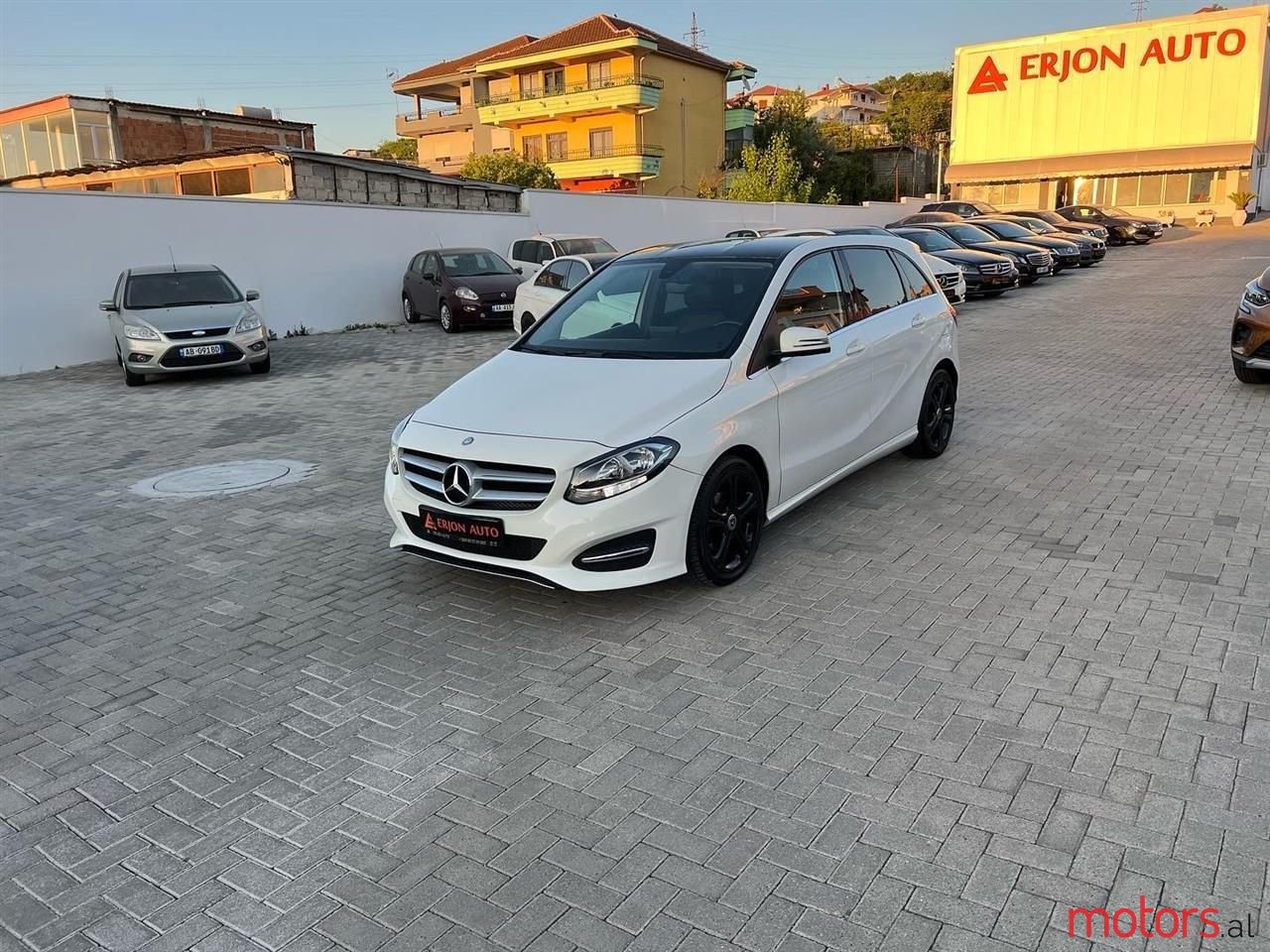 2015' Mercedes-Benz B 180 photo #1