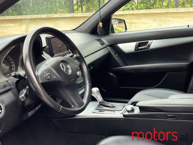 2008' Mercedes-Benz 320 photo #5