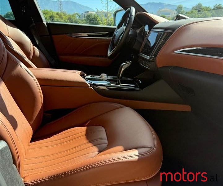 2022' Maserati Levante photo #6