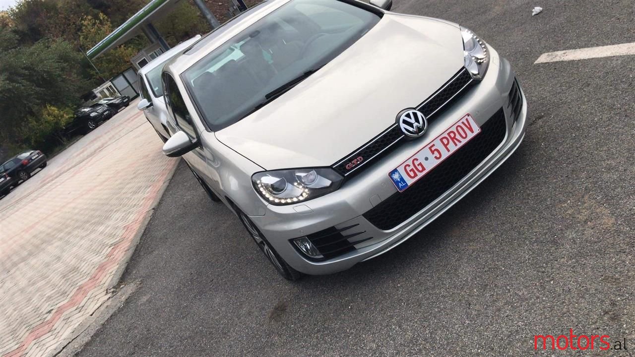 2011' Volkswagen Golf photo #3