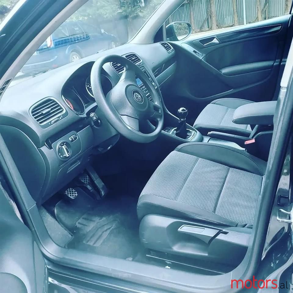 2010' Volkswagen Golf photo #6