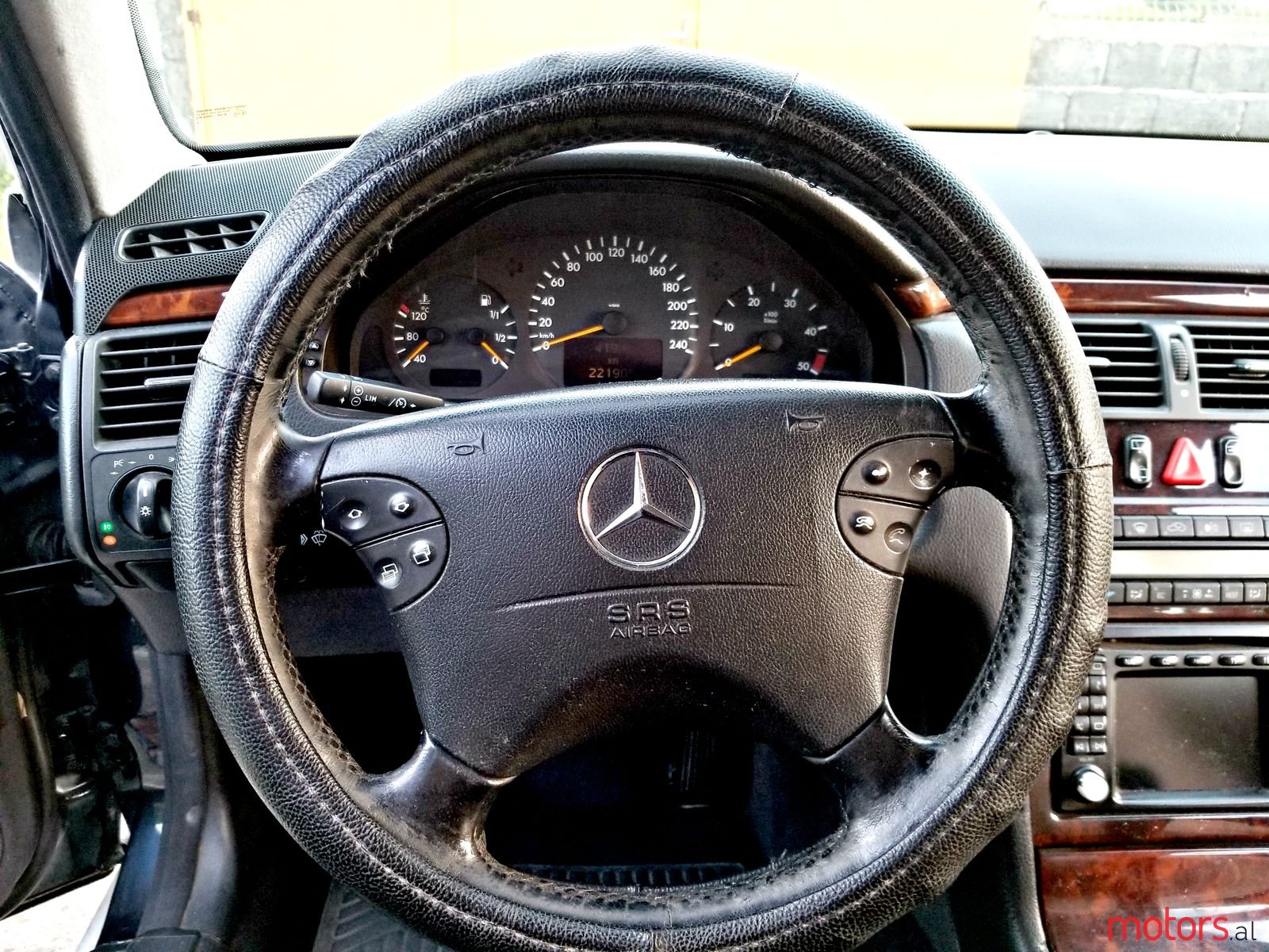 2000' Mercedes-Benz 220E photo #7